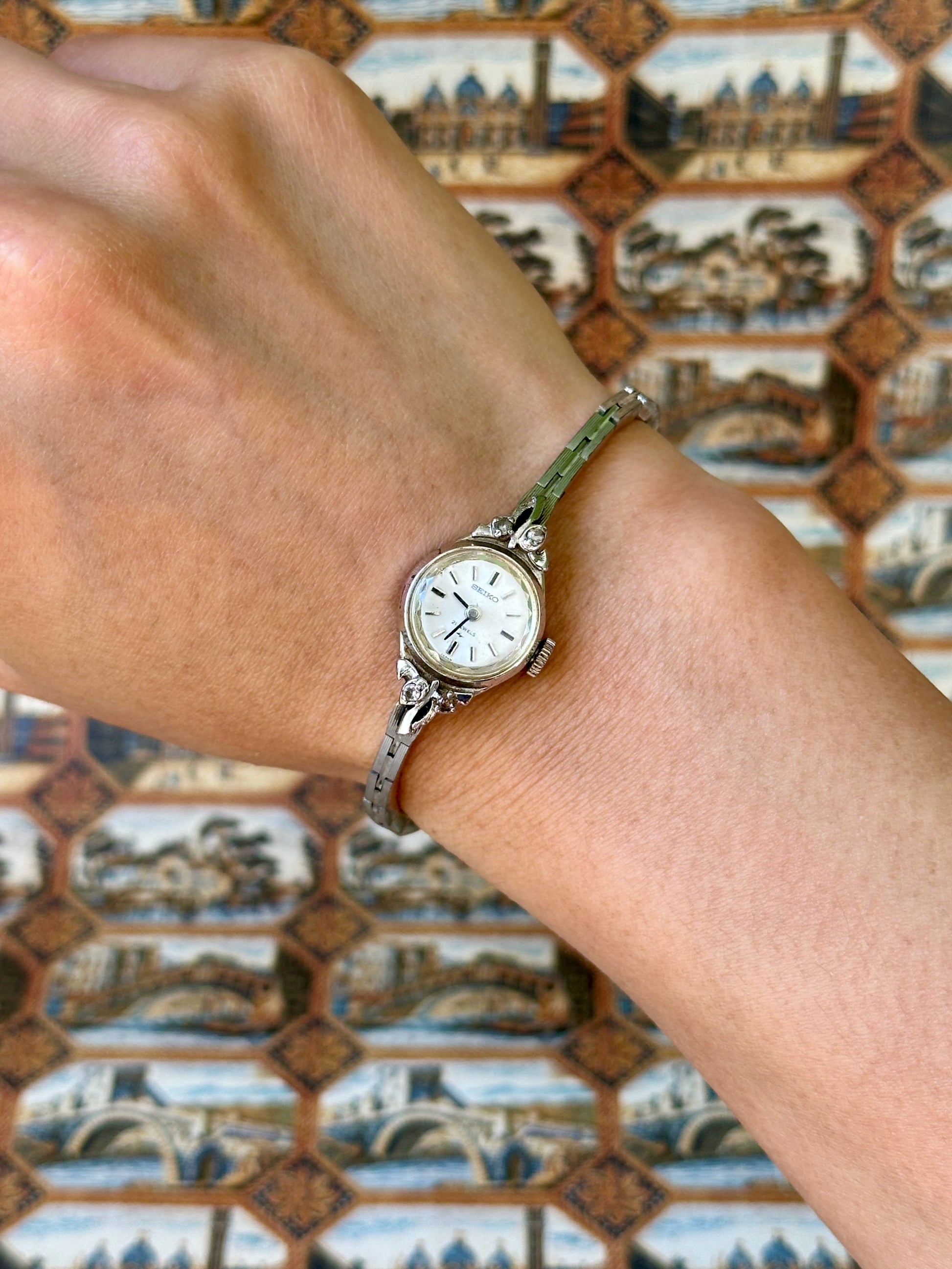 1970s Seiko 21 jewels silver-plated slim mechanical watch