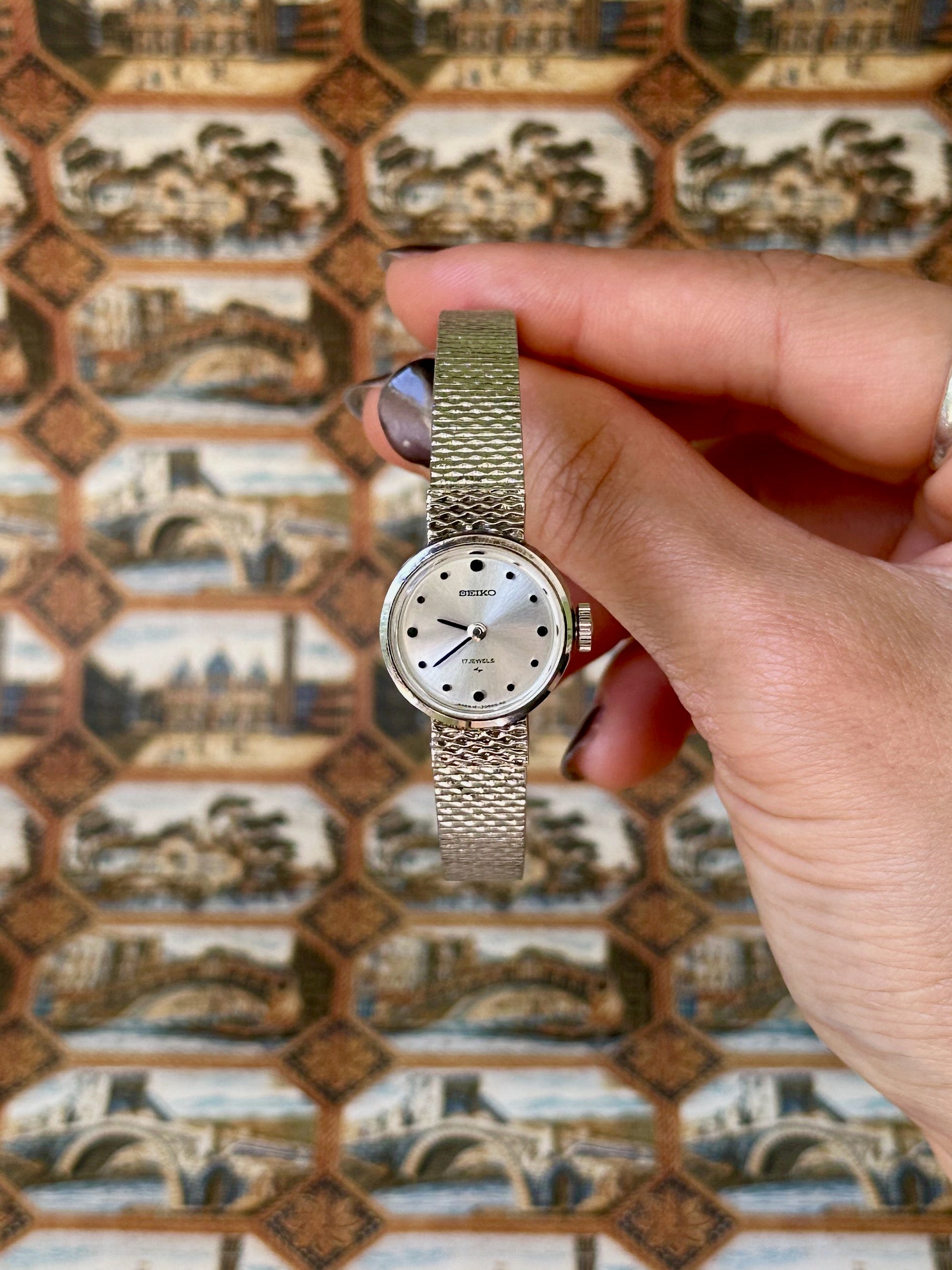 1970s Seiko 17 jewels silver-plated round mechanical watch