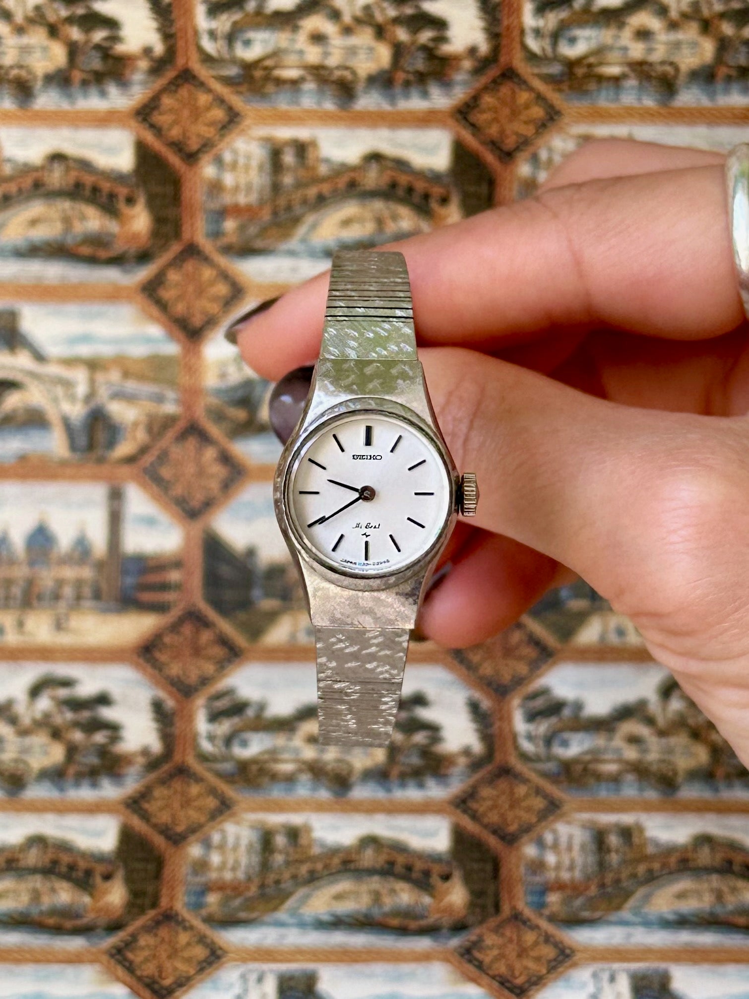 1970s Seiko Hi-Beat silver-plated round mechanical watch