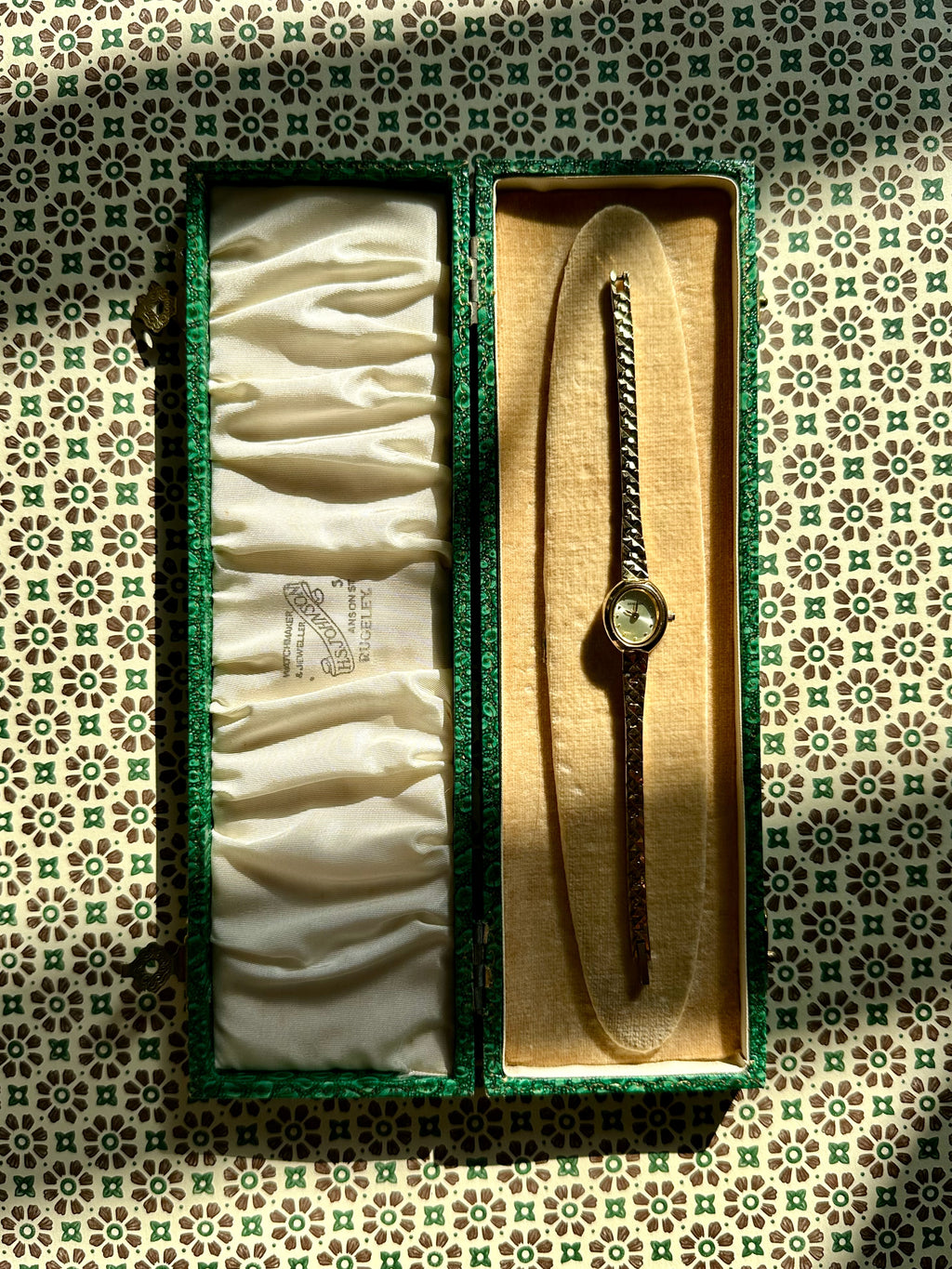 1980s Sekonda gold-plated patterned slim oval quartz watch