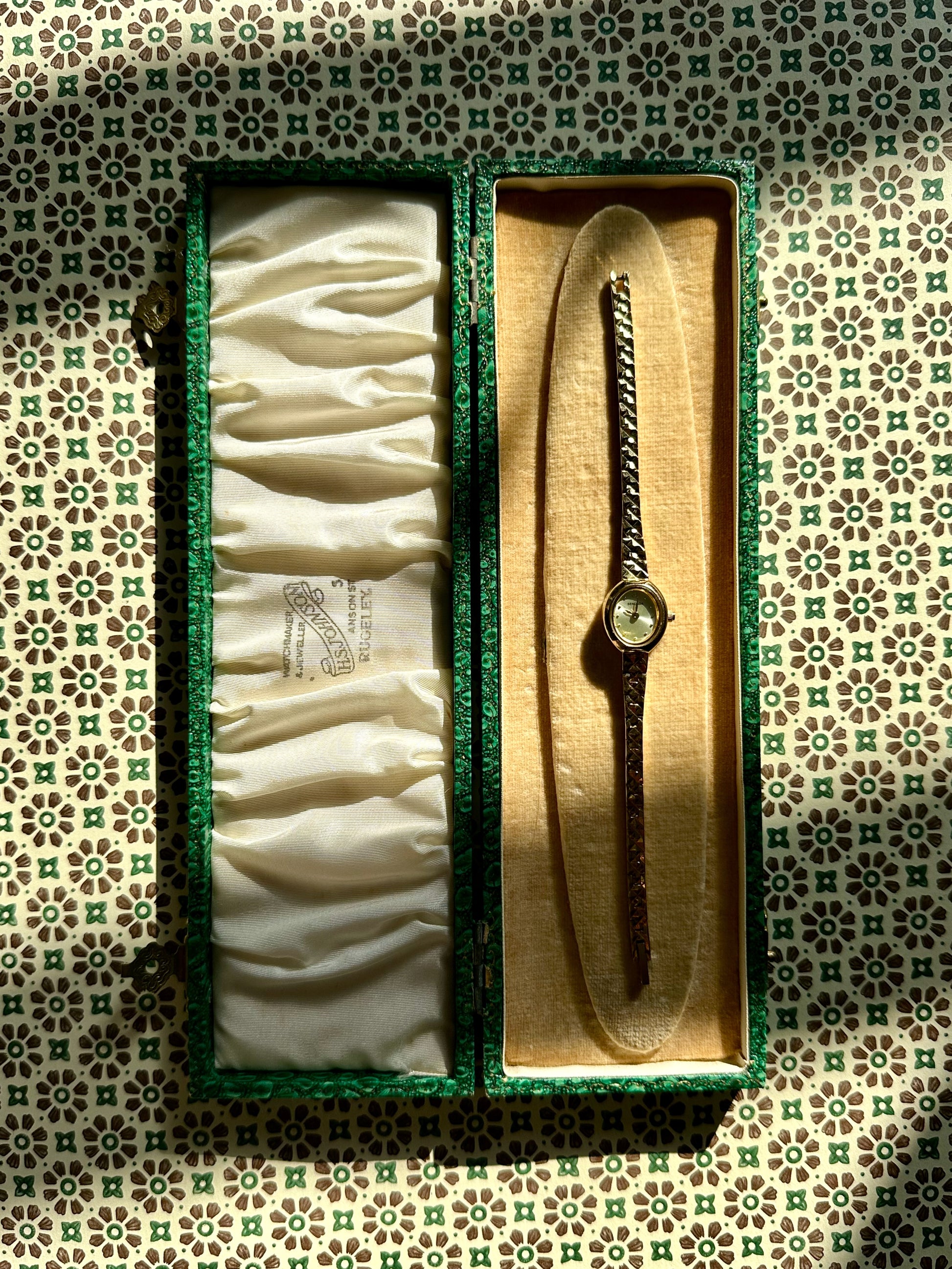1980s Sekonda gold-plated patterned slim oval quartz watch