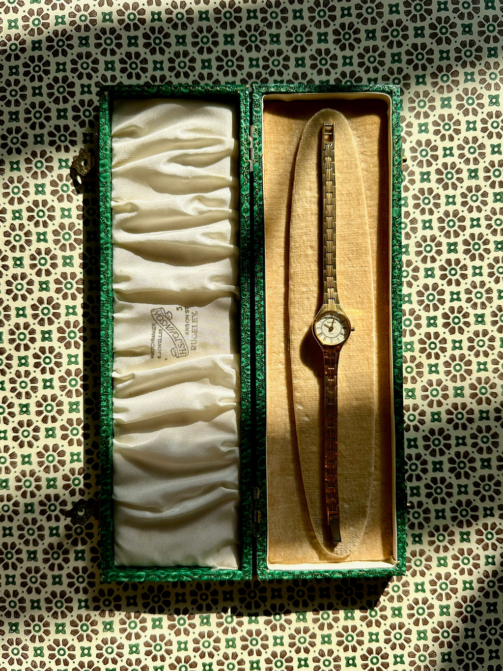 1980s Sekonda gold-plated patterned slim round quartz watch