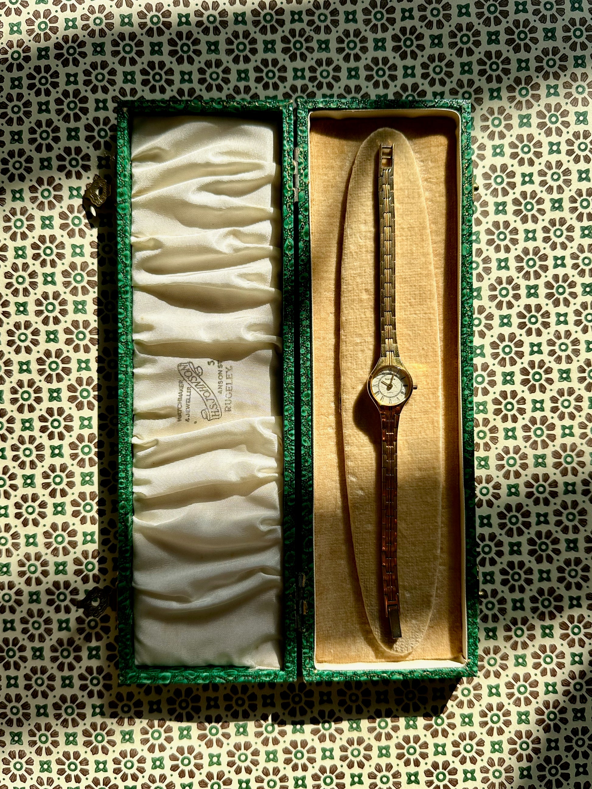 1980s Sekonda gold-plated patterned slim round quartz watch