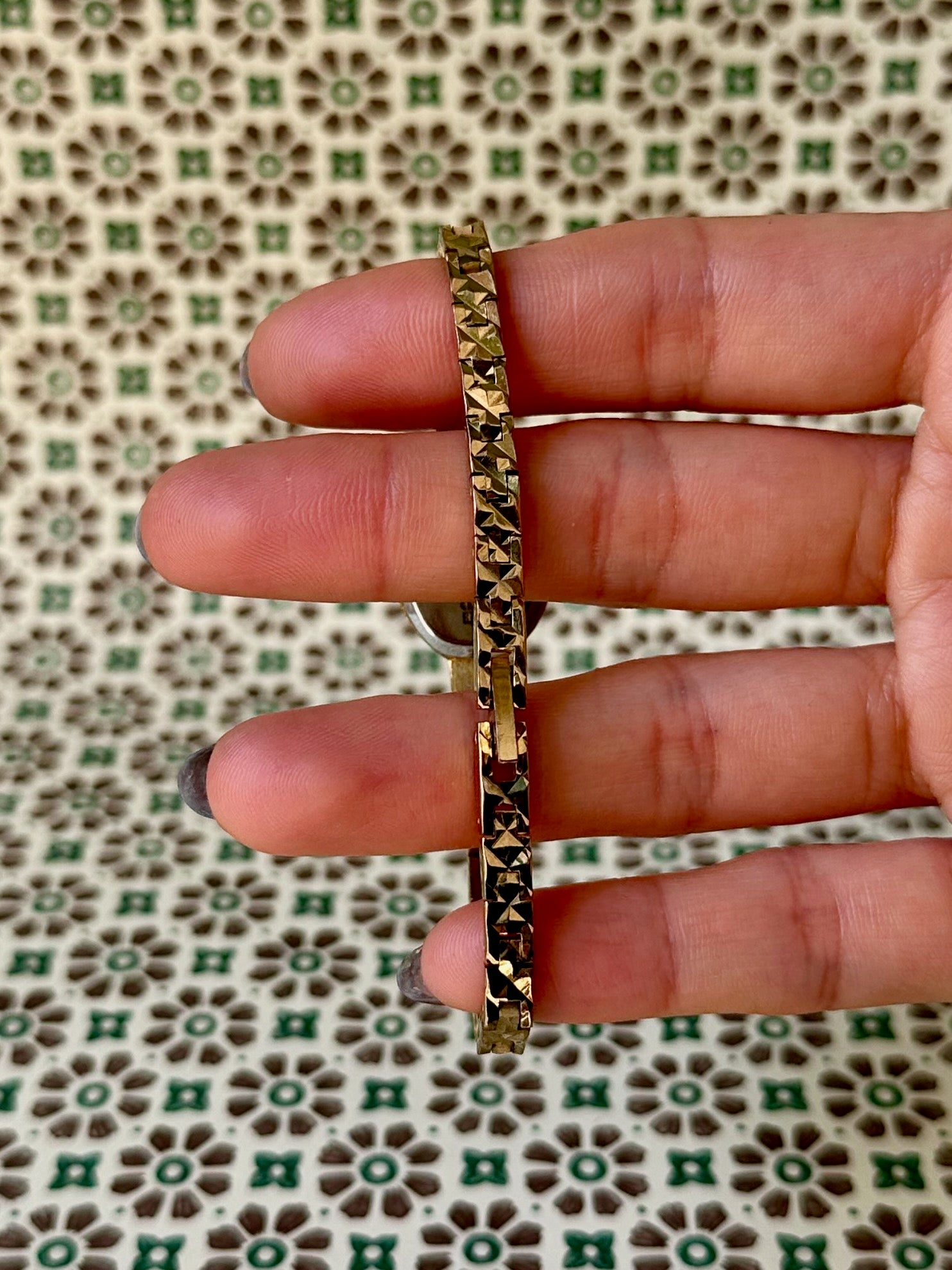 1980s Sekonda gold-plated patterned slim oval quartz watch