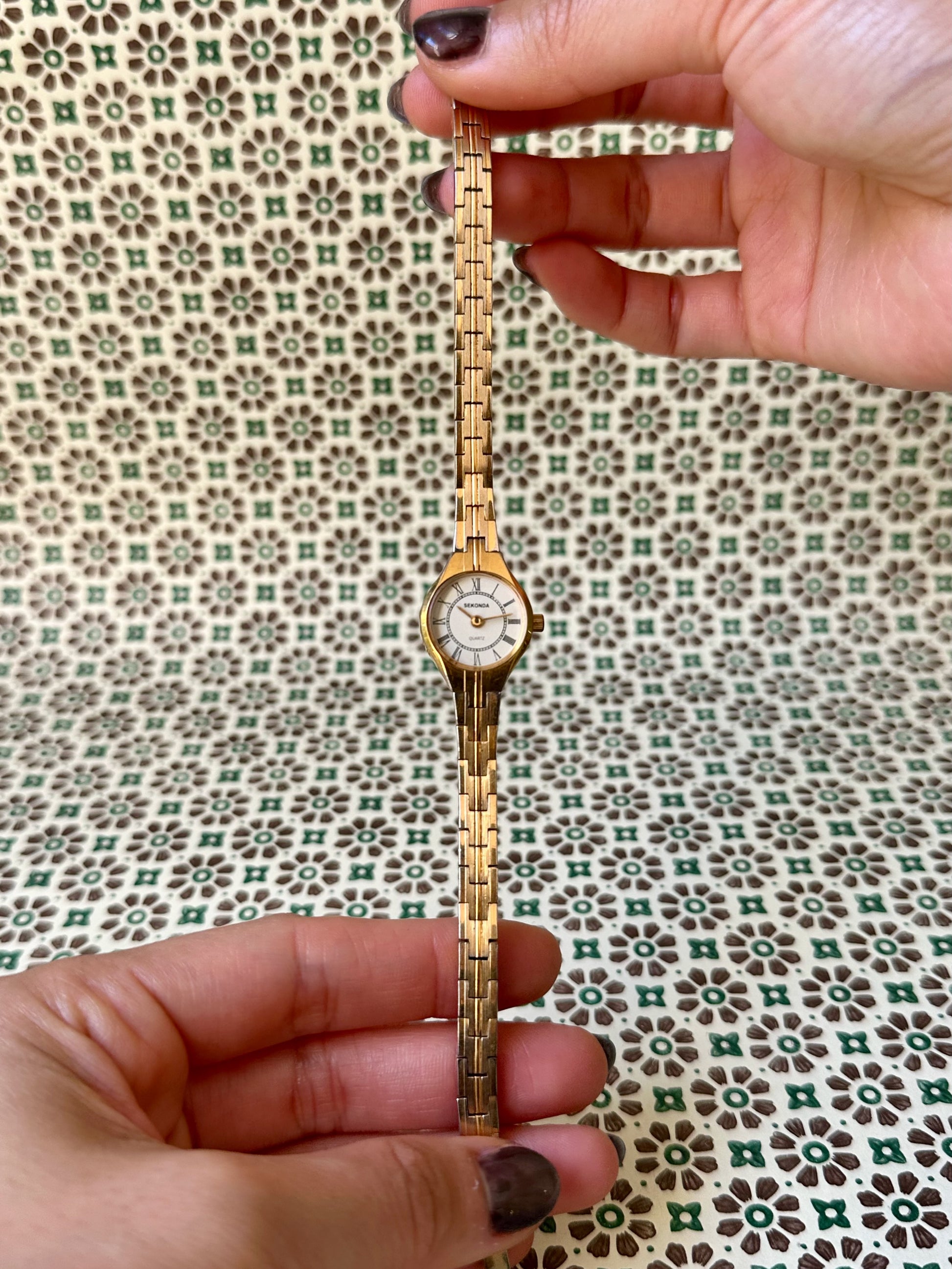 1980s Sekonda gold-plated patterned slim round quartz watch