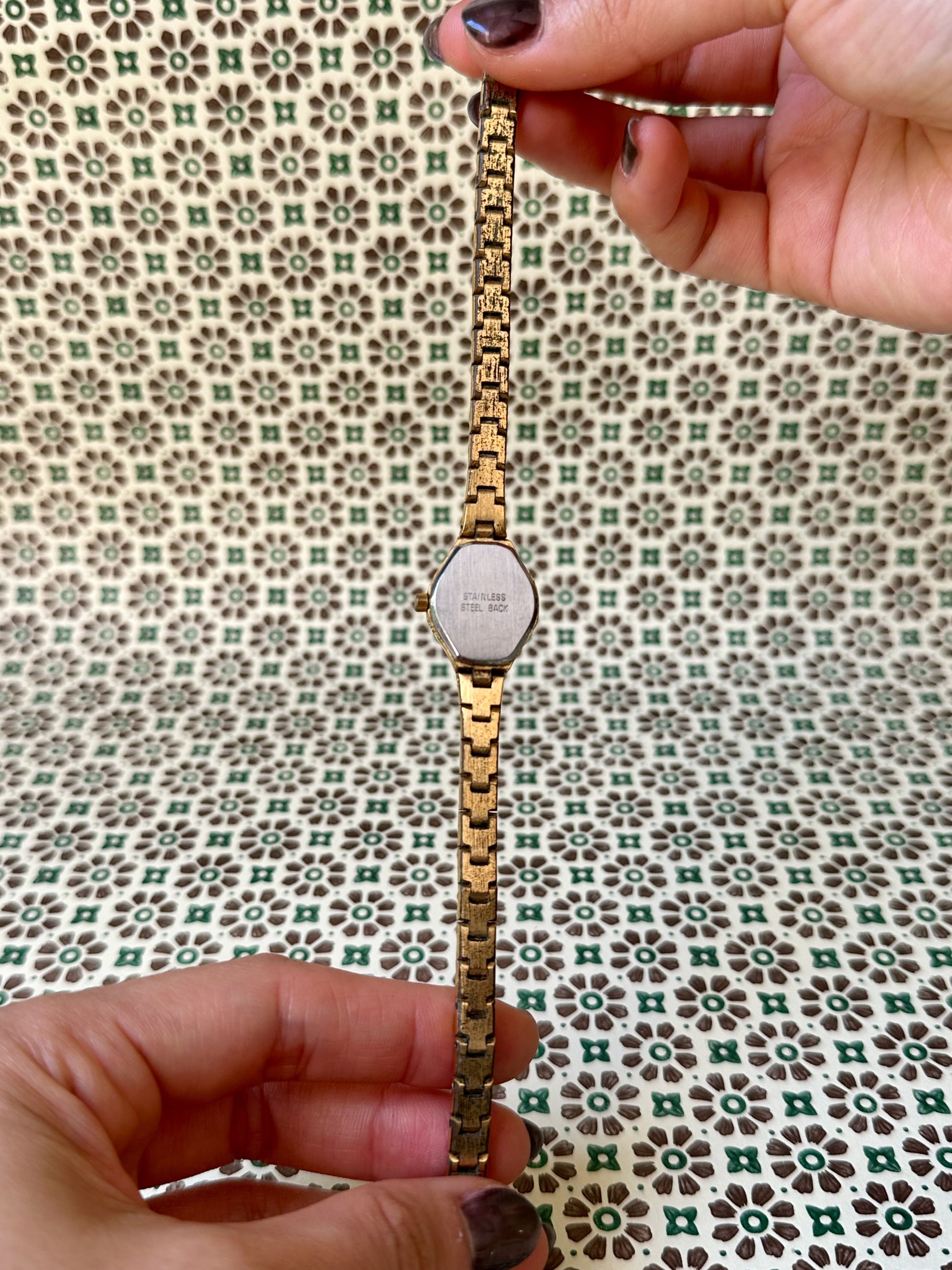 1980s Sekonda gold-plated patterned slim round quartz watch