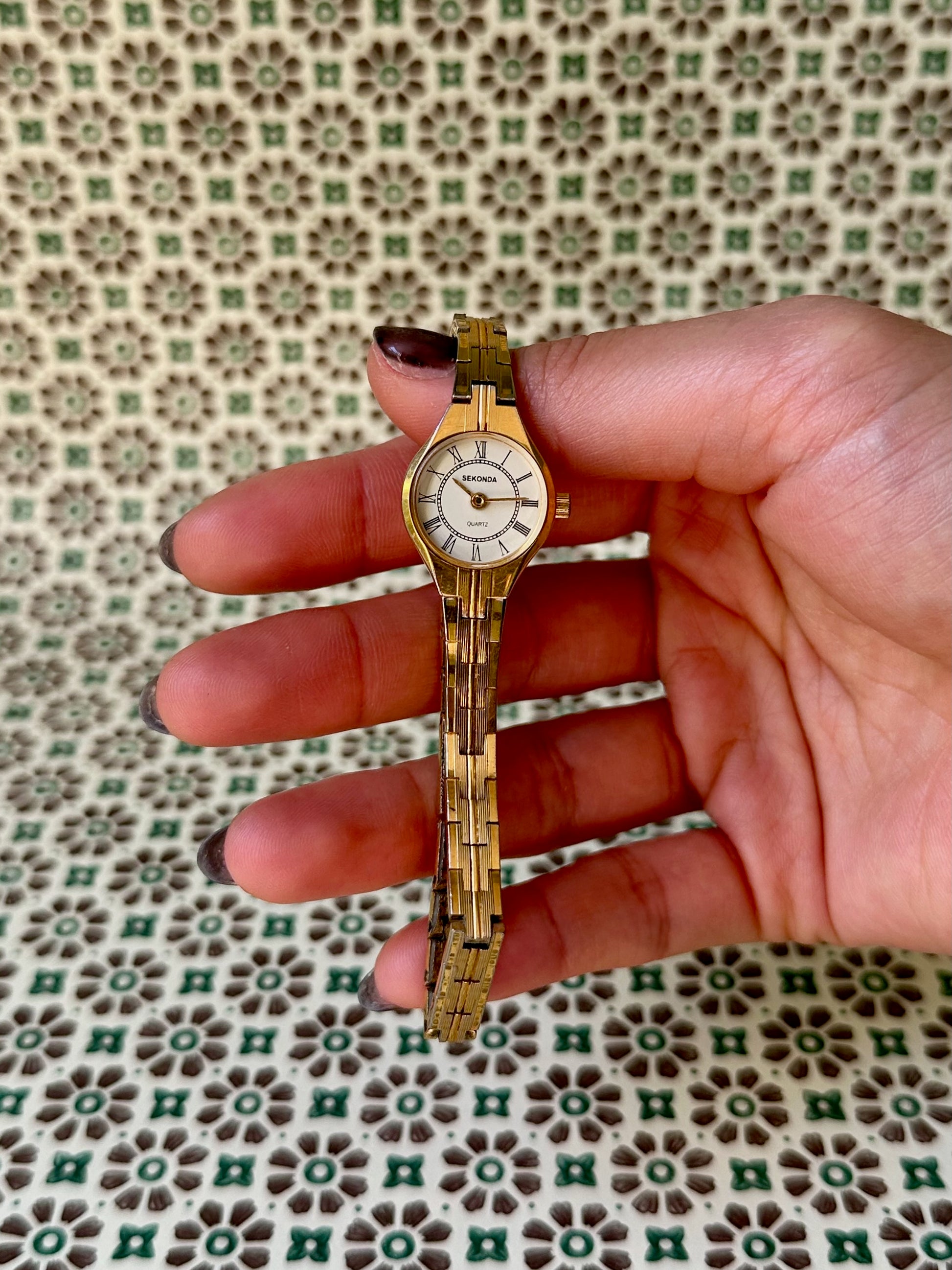 1980s Sekonda gold-plated patterned slim round quartz watch