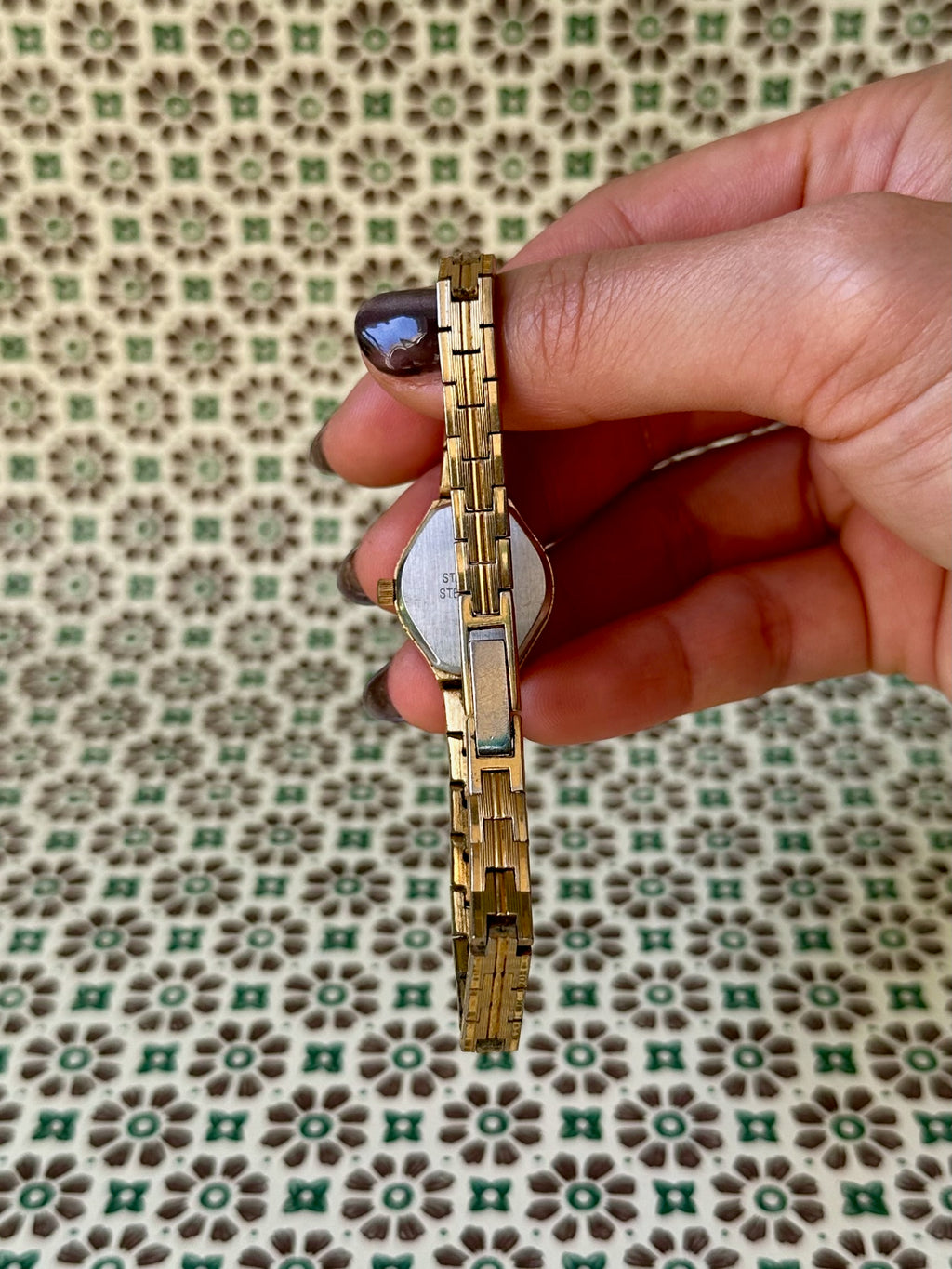 1980s Sekonda gold-plated patterned slim round quartz watch
