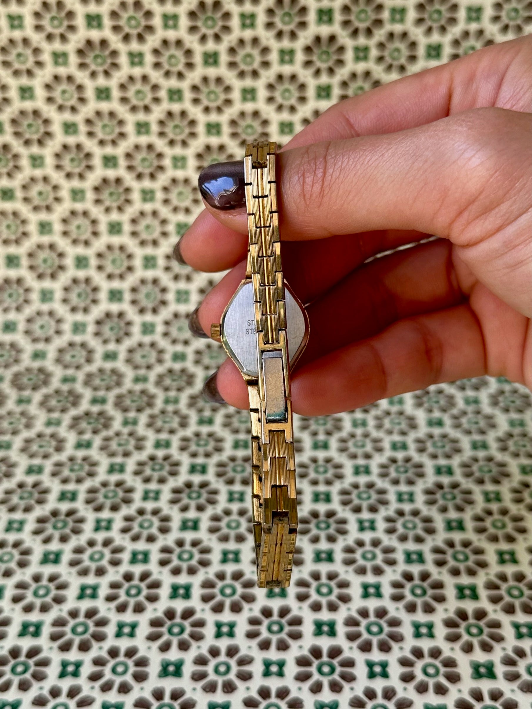 1980s Sekonda gold-plated patterned slim round quartz watch