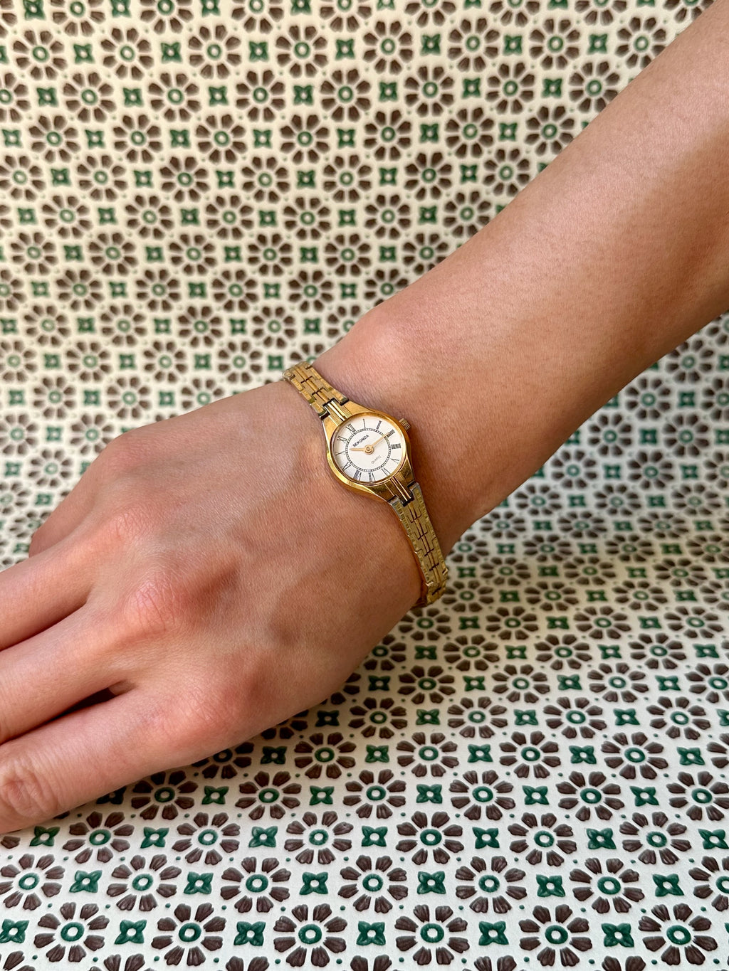 1980s Sekonda gold-plated patterned slim round quartz watch