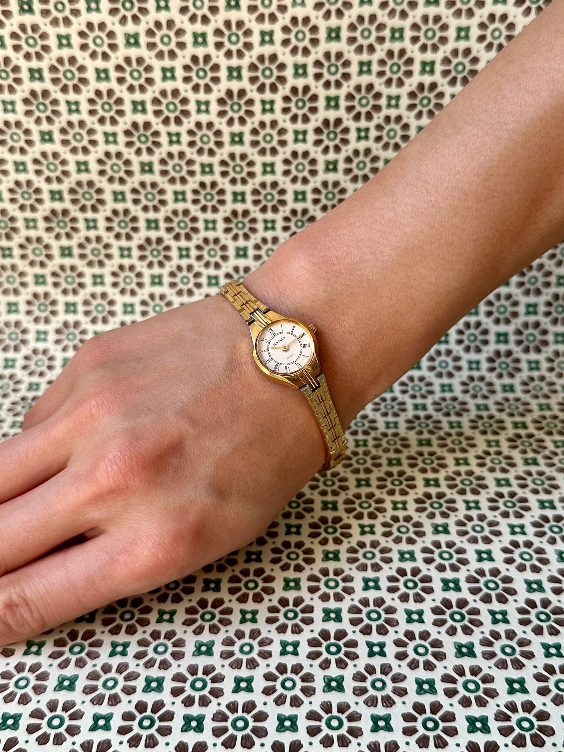1980s Sekonda gold-plated patterned slim round quartz watch