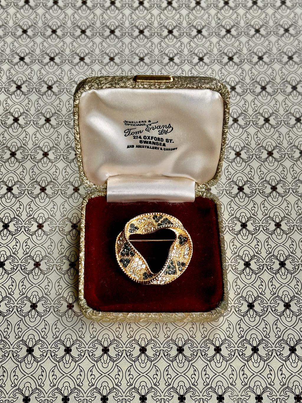 1970s Blue and White Stone Gold-Plated Brooch
