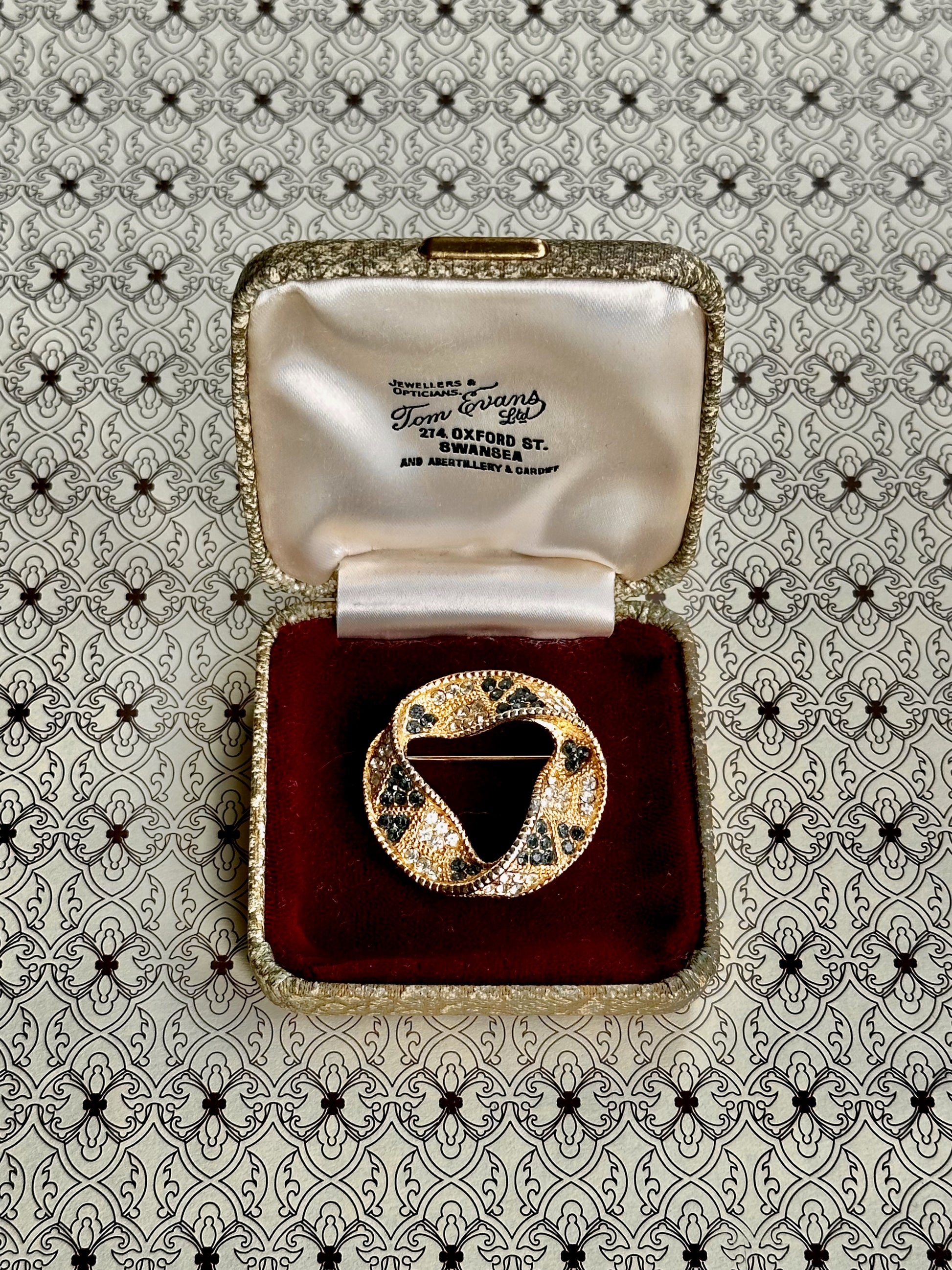 1970s Blue and White Stone Gold-Plated Brooch