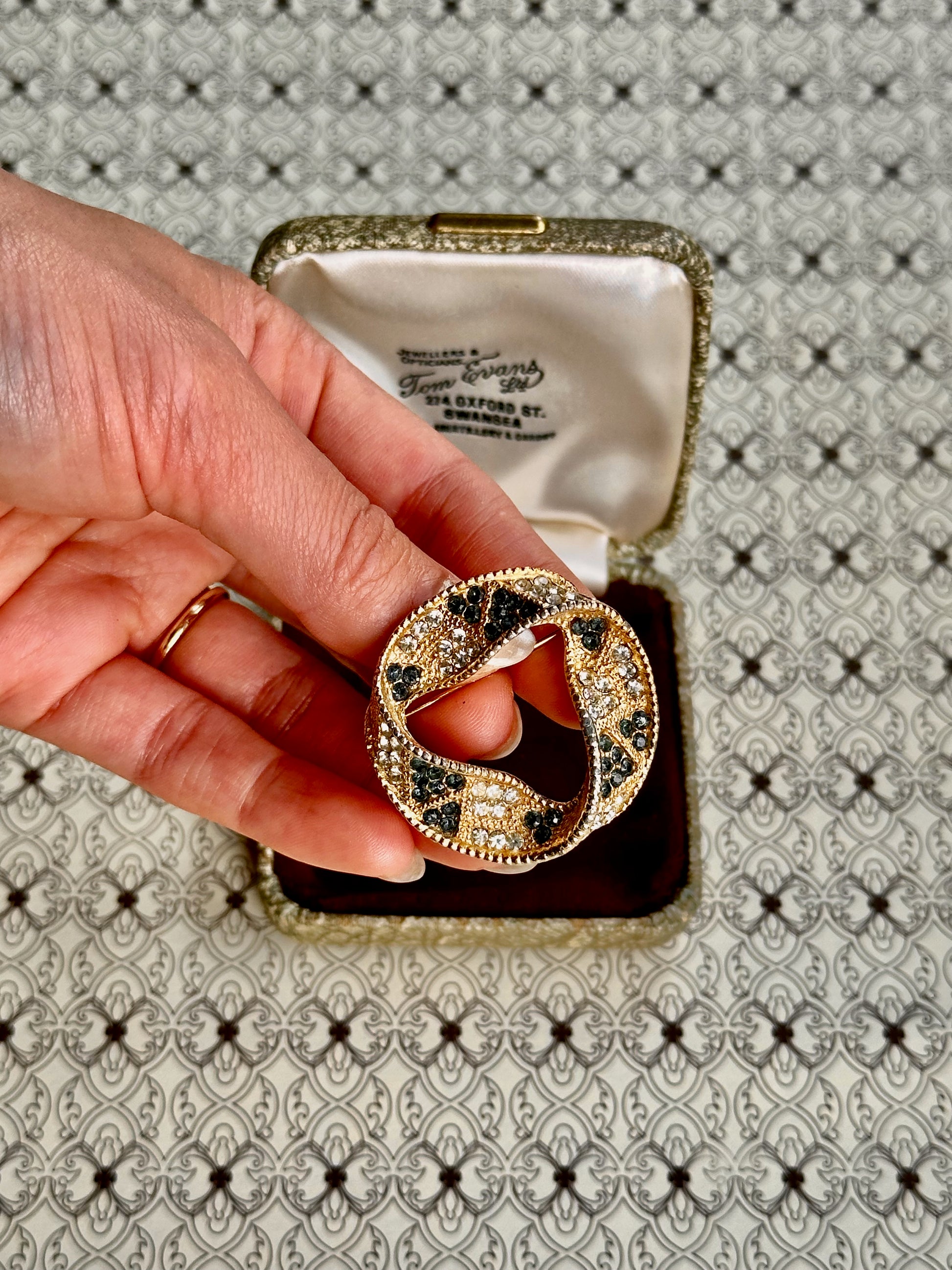 1970s Blue and White Stone Gold-Plated Brooch