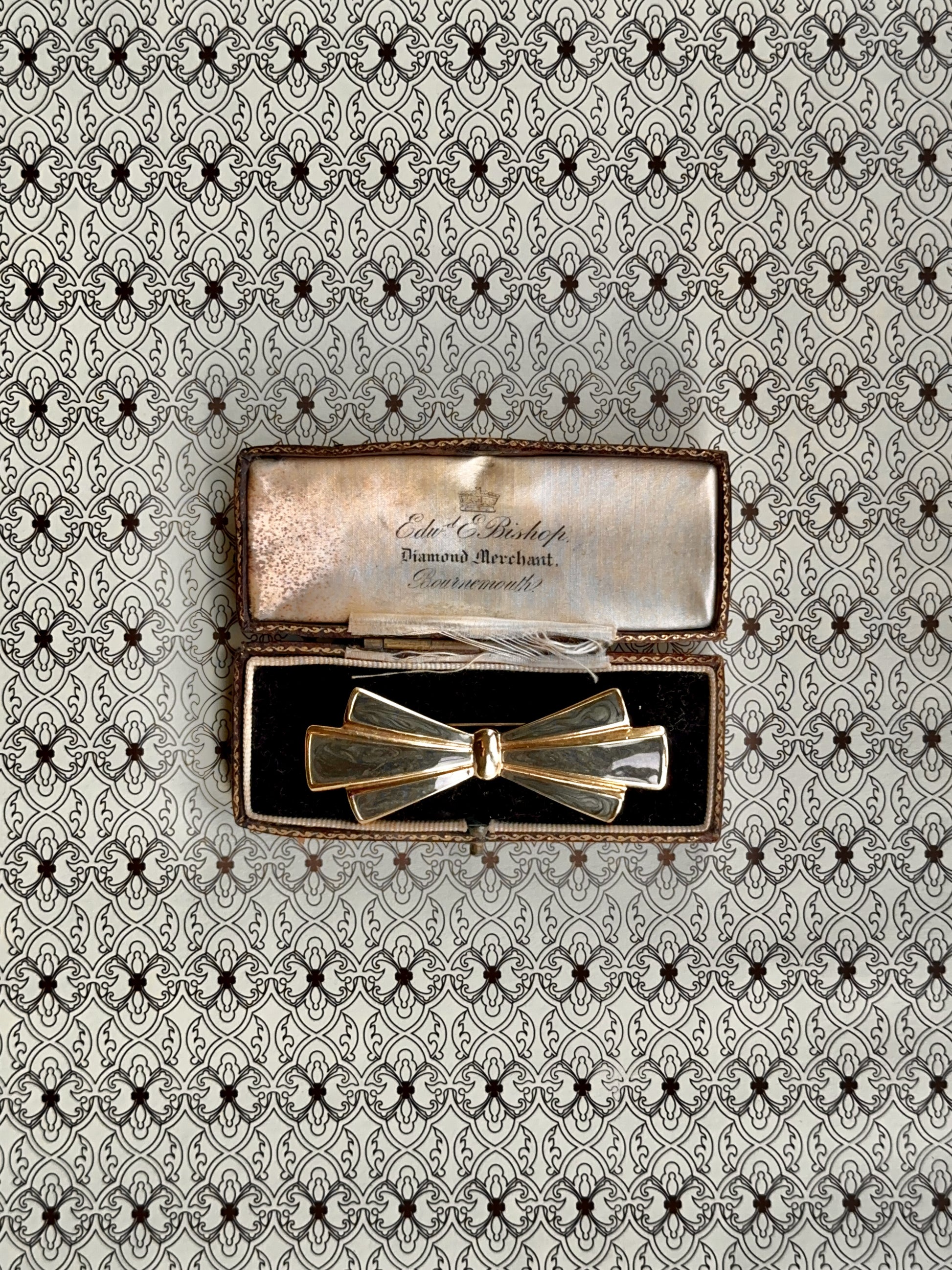 Vintage Art Deco Bow Green Enamel Brooch