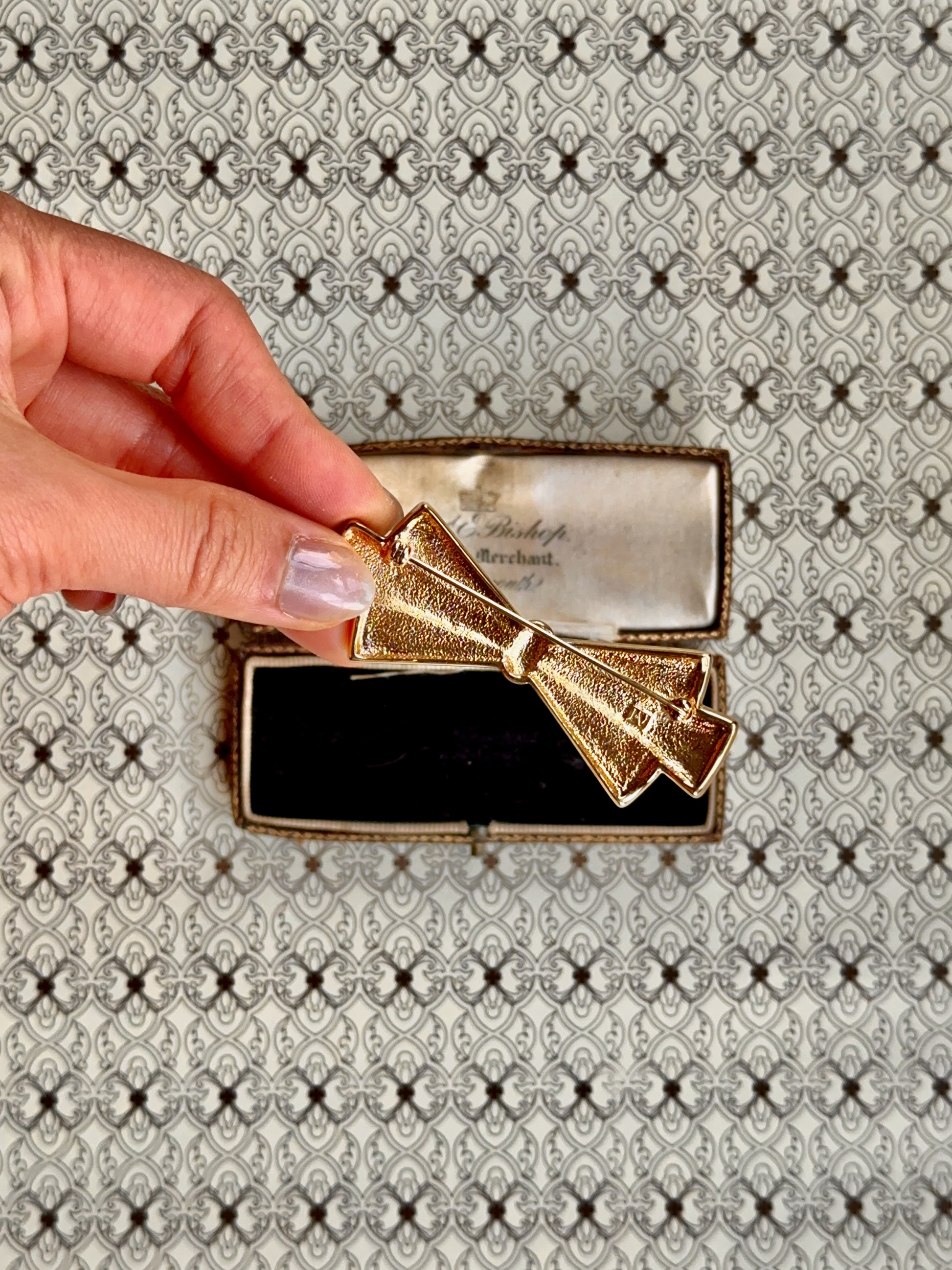 Vintage Art Deco Bow Green Enamel Brooch