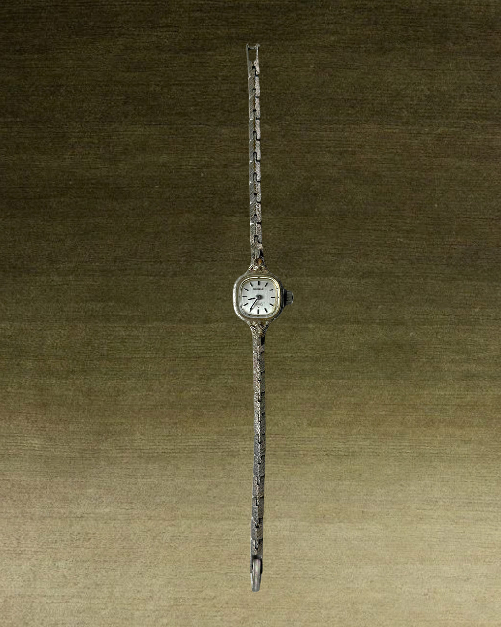 1970s Seiko dainty silver-plated mechanical watch