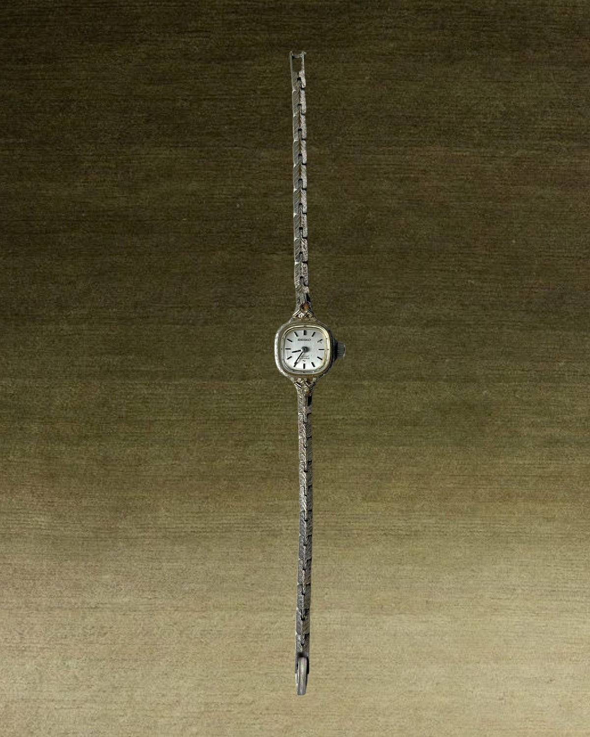 1970s Seiko dainty silver-plated mechanical watch