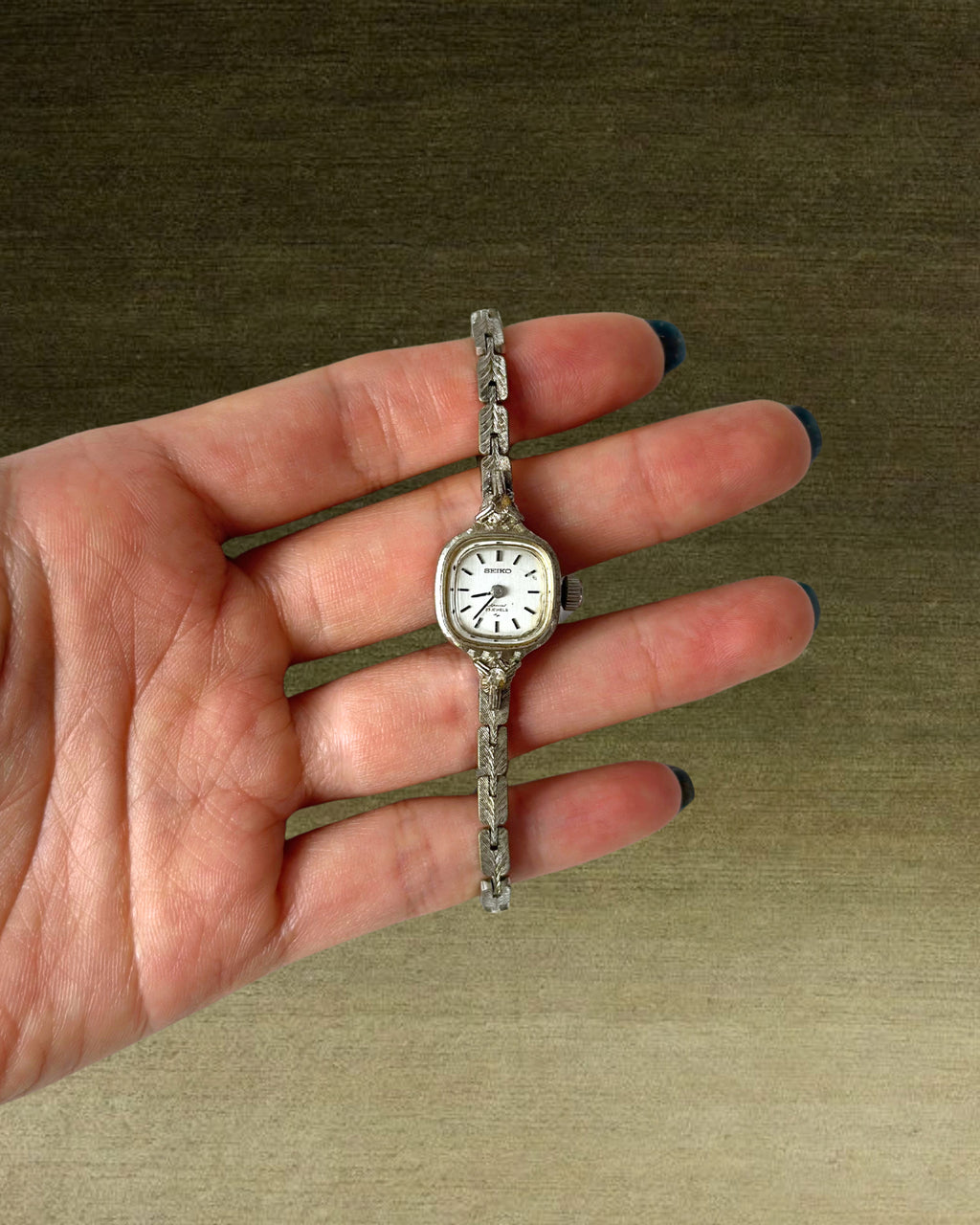 1970s Seiko dainty silver-plated mechanical watch