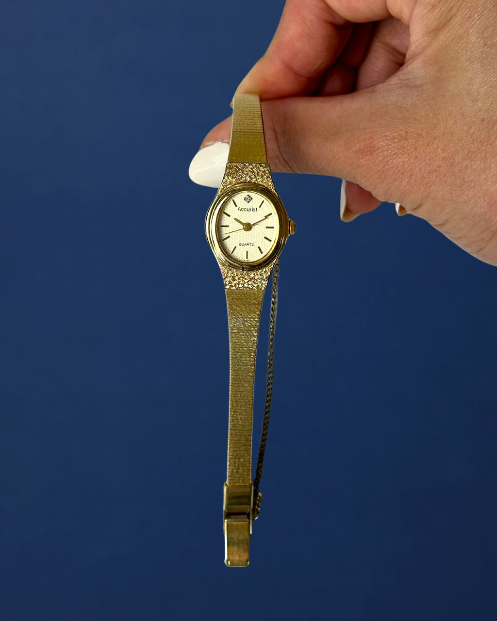 1980s Accurist stone accent oval gold-plated quartz watch