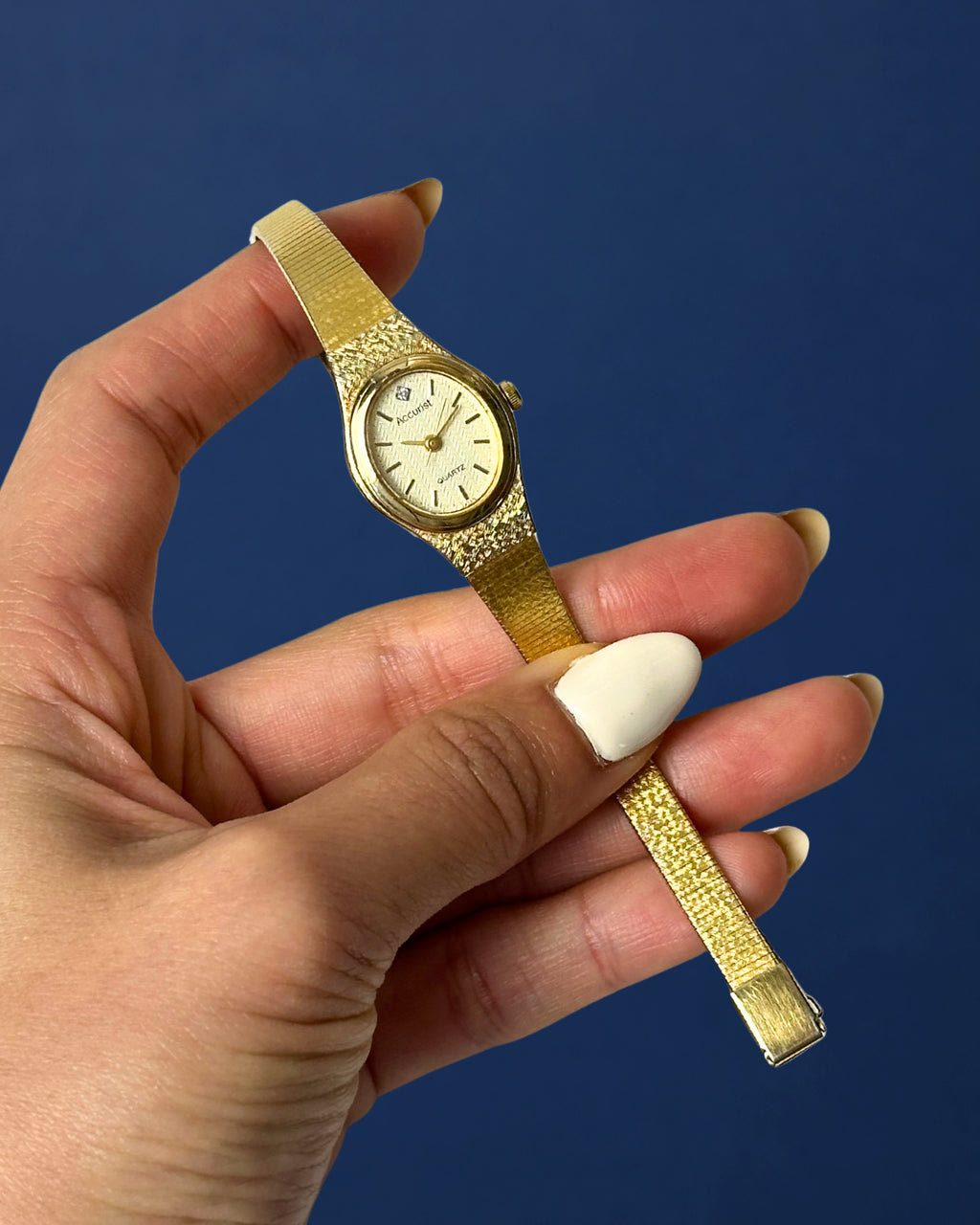 1980s Accurist stone accent oval gold-plated quartz watch