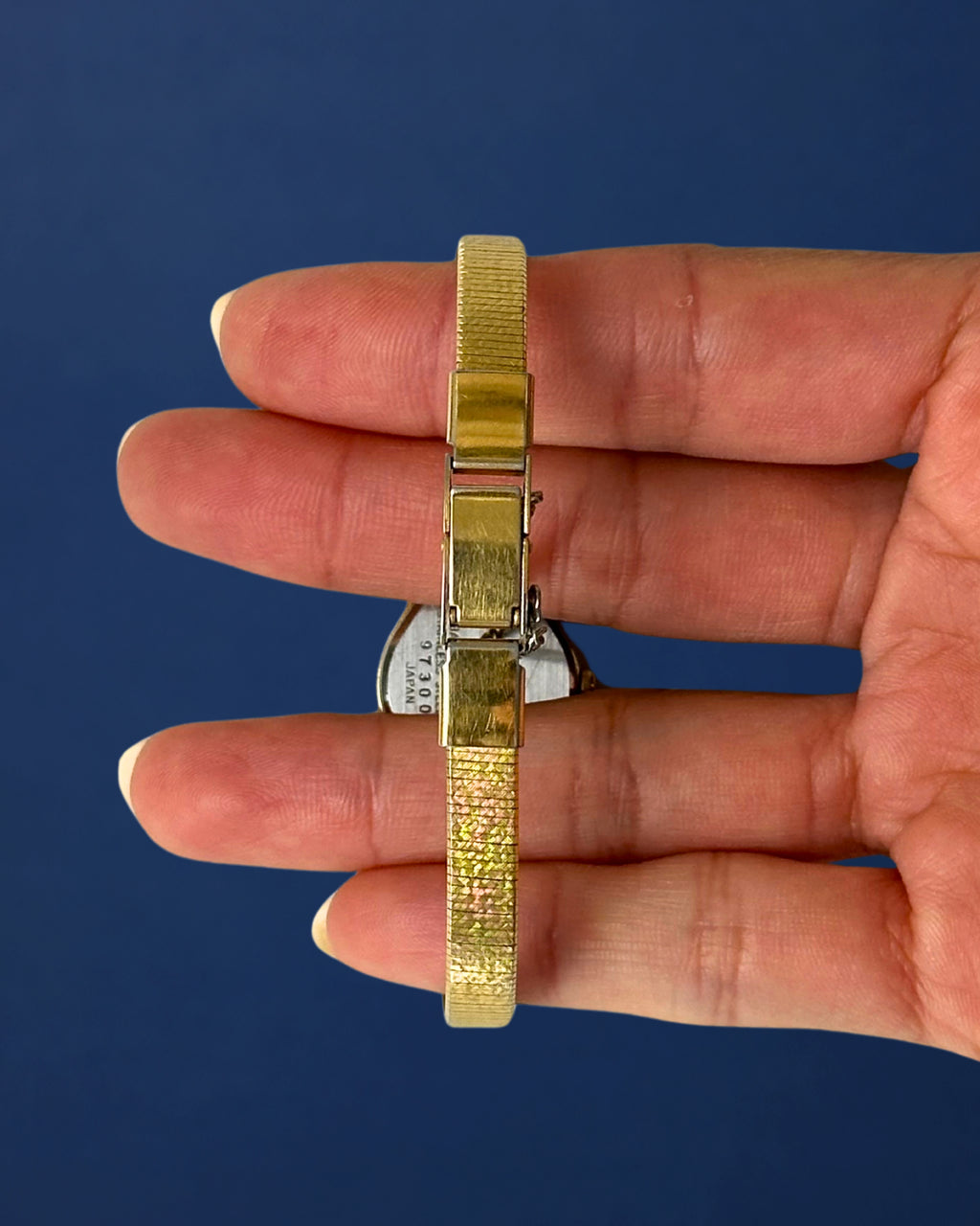 1980s Accurist stone accent oval gold-plated quartz watch