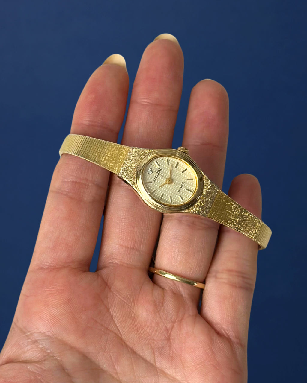 1980s Accurist stone accent oval gold-plated quartz watch