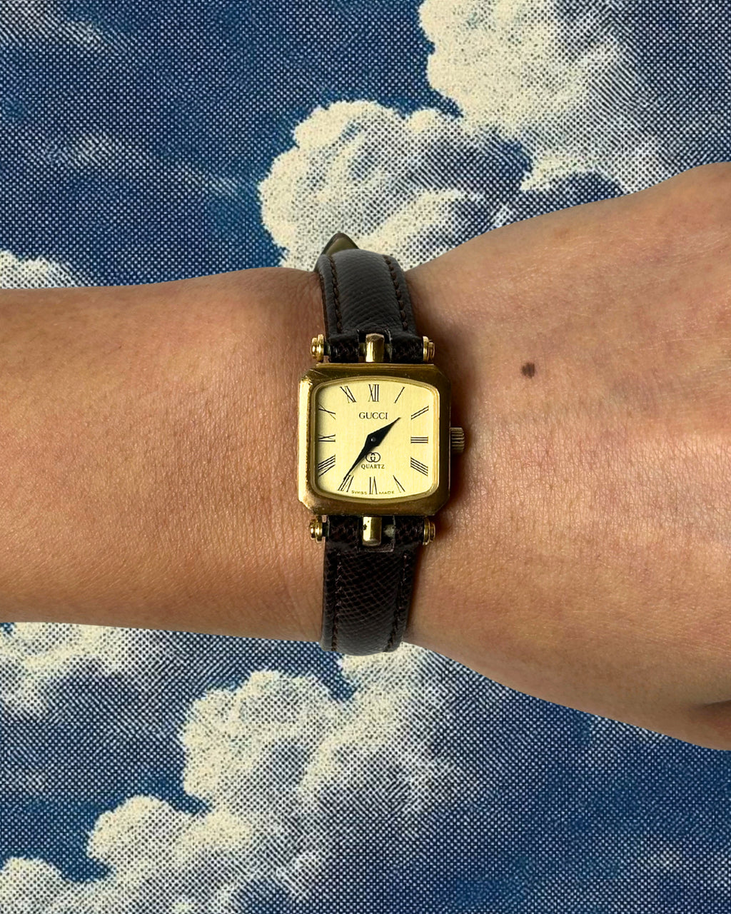 1980s Gucci striped case brown leather quartz watch