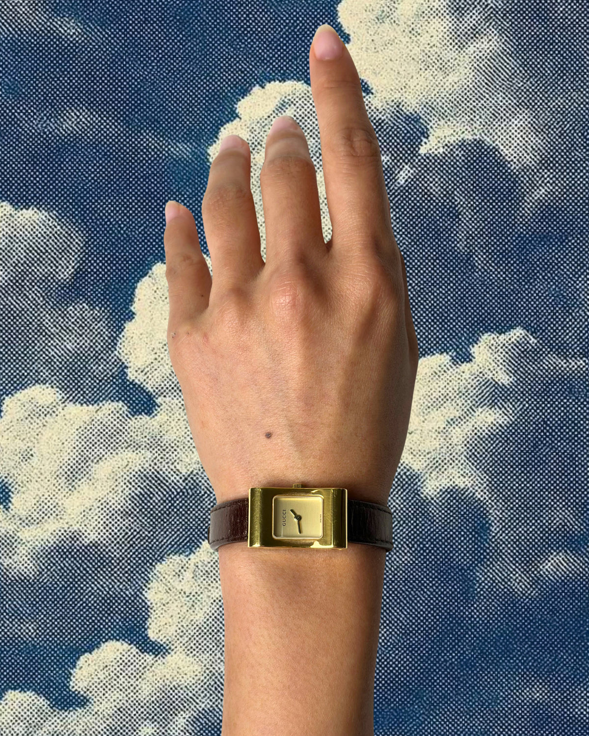 1990s Gucci gold-plated brown leather quartz watch