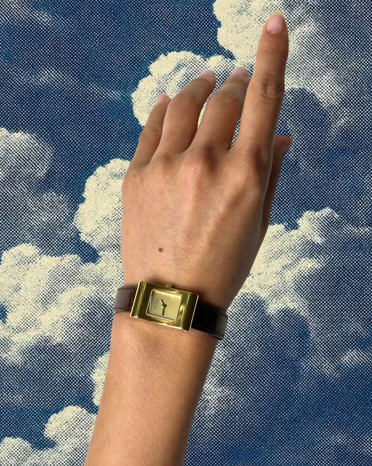 1990s Gucci gold-plated brown leather quartz watch