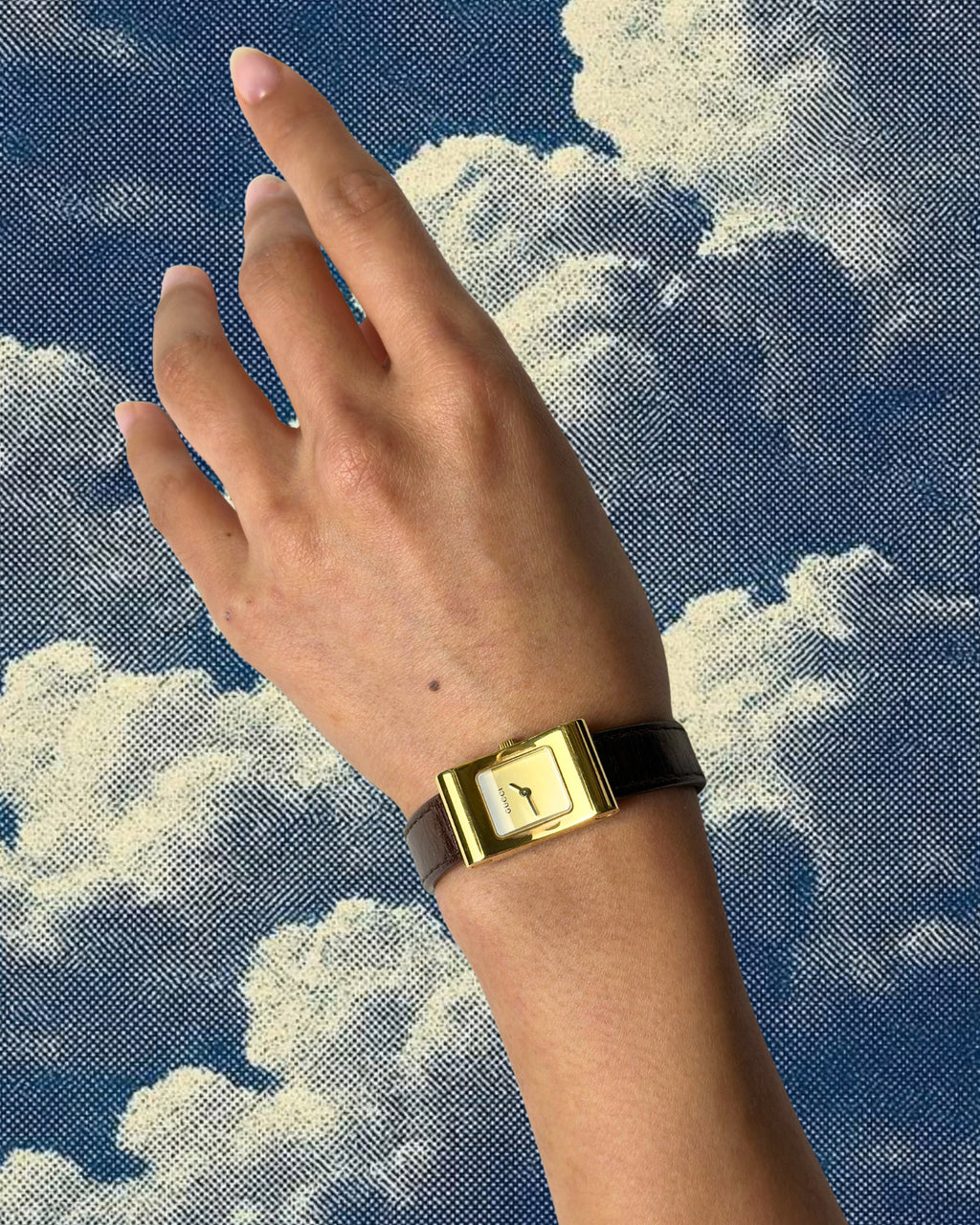 1990s Gucci gold-plated brown leather quartz watch