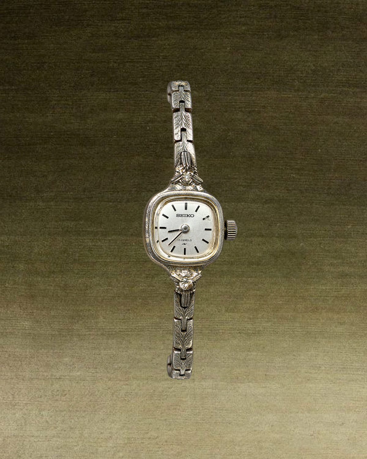 1970s Seiko dainty silver-plated mechanical watch