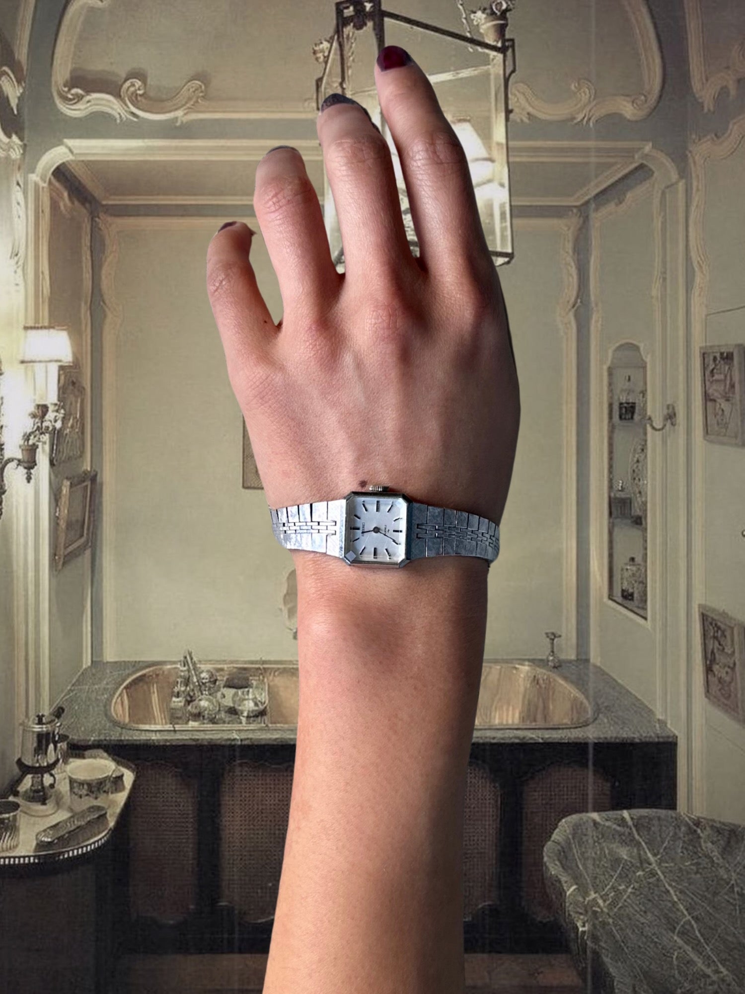 1970s Seiko white dial silver-plated mechanical watch