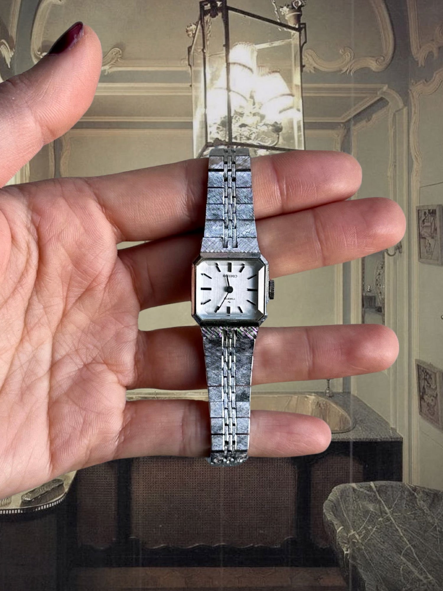 1970s Seiko white dial silver-plated mechanical watch