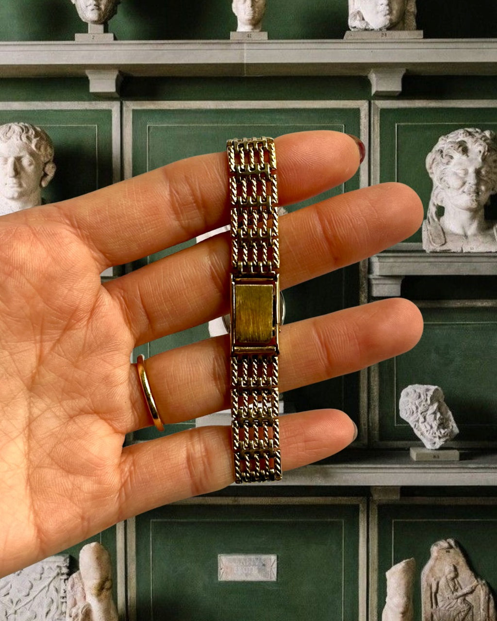 1970s Imado Hollow Chain Gold-Plated Quartz Watch