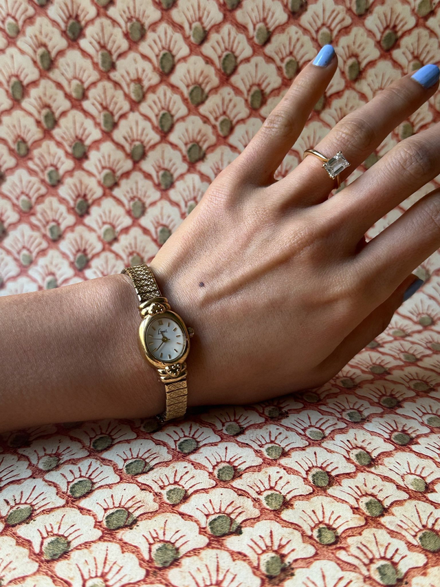 1980s Limit Oval Face Expander Quartz Watch