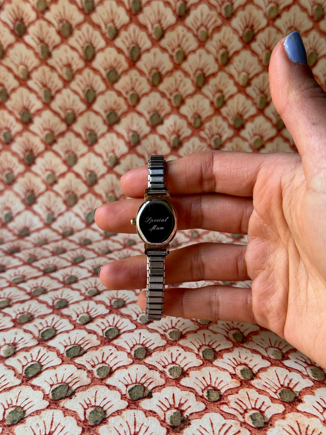 1980s Limit Oval Face Expander Quartz Watch