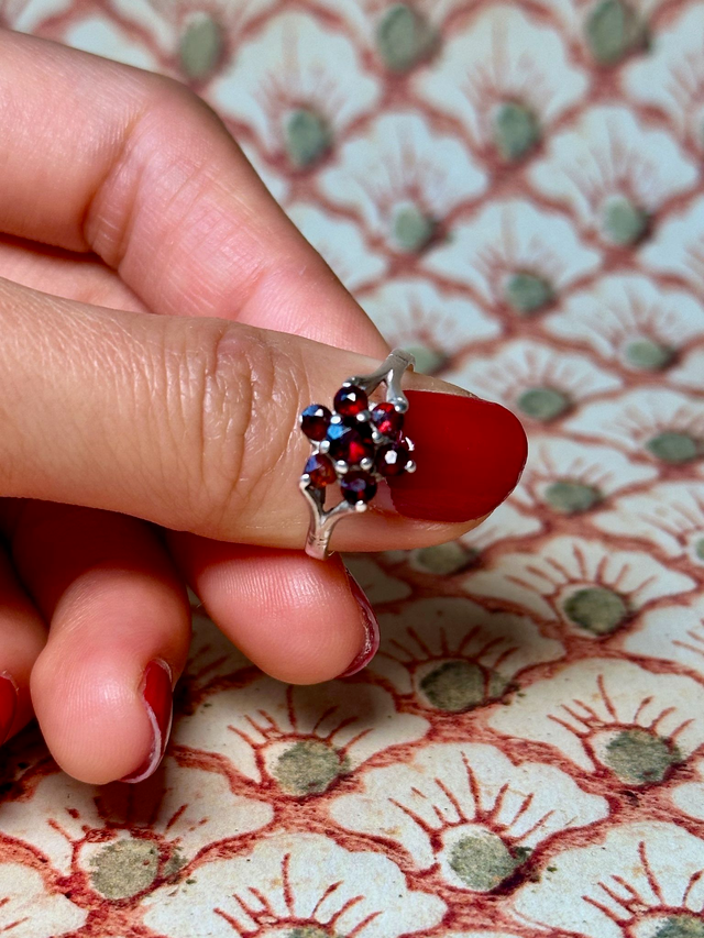 Vintage garnet flower silver ring