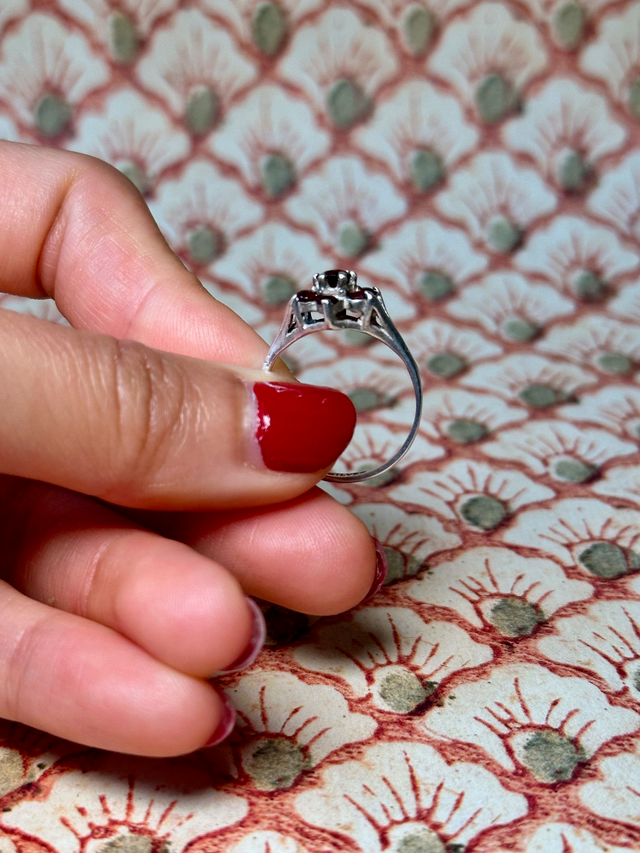 Vintage garnet flower silver ring