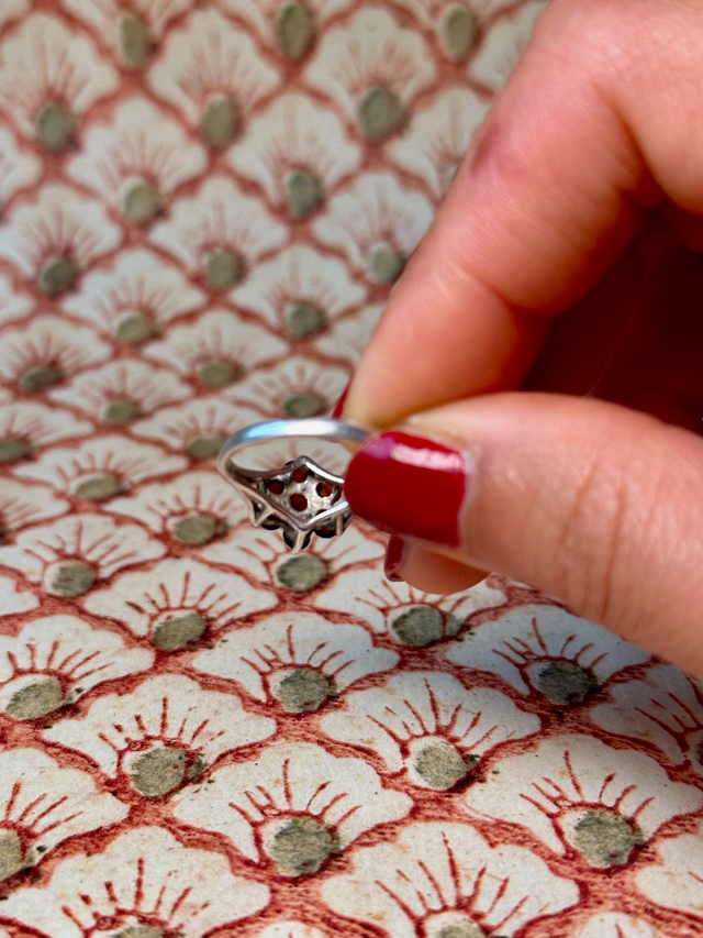 Vintage garnet flower silver ring