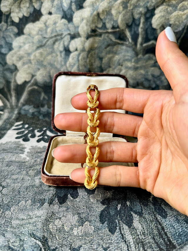 Vintage gold-plated knotted bracelet