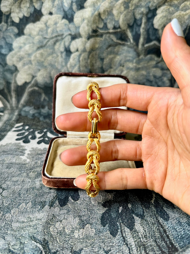 Vintage gold-plated knotted bracelet