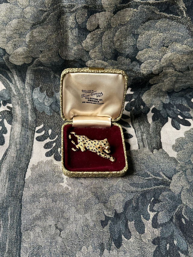 Vintage gold-plated leopard brooch