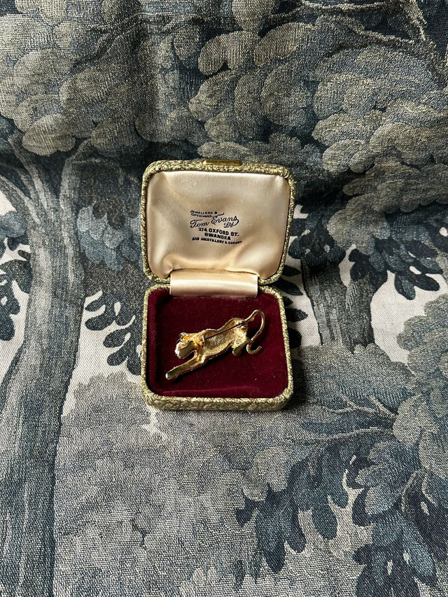 Vintage gold-plated leopard brooch