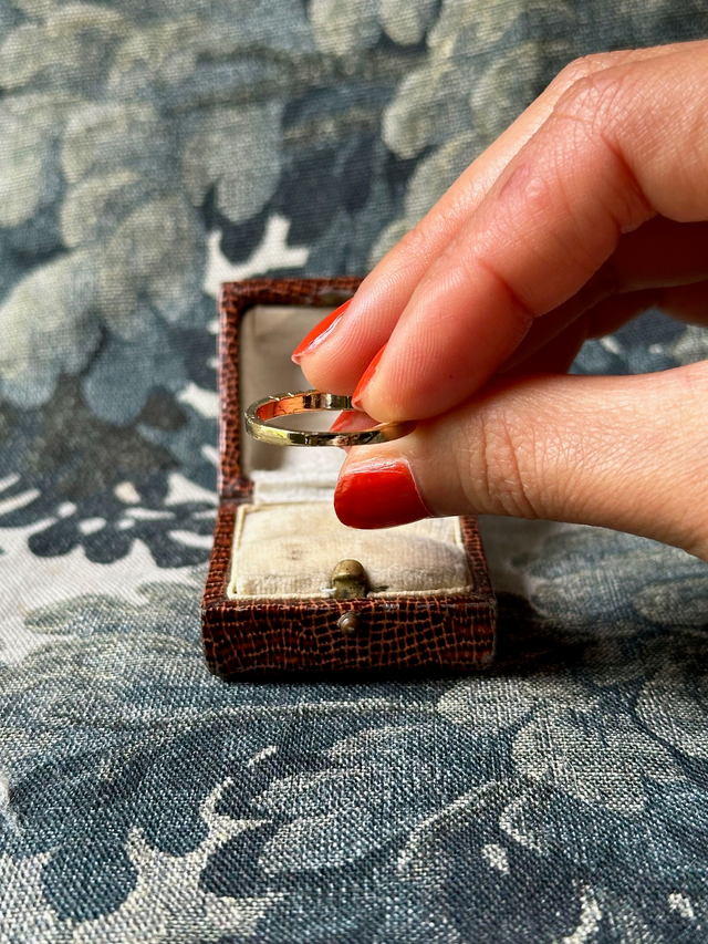 Vintage white and navy stone slim ring
