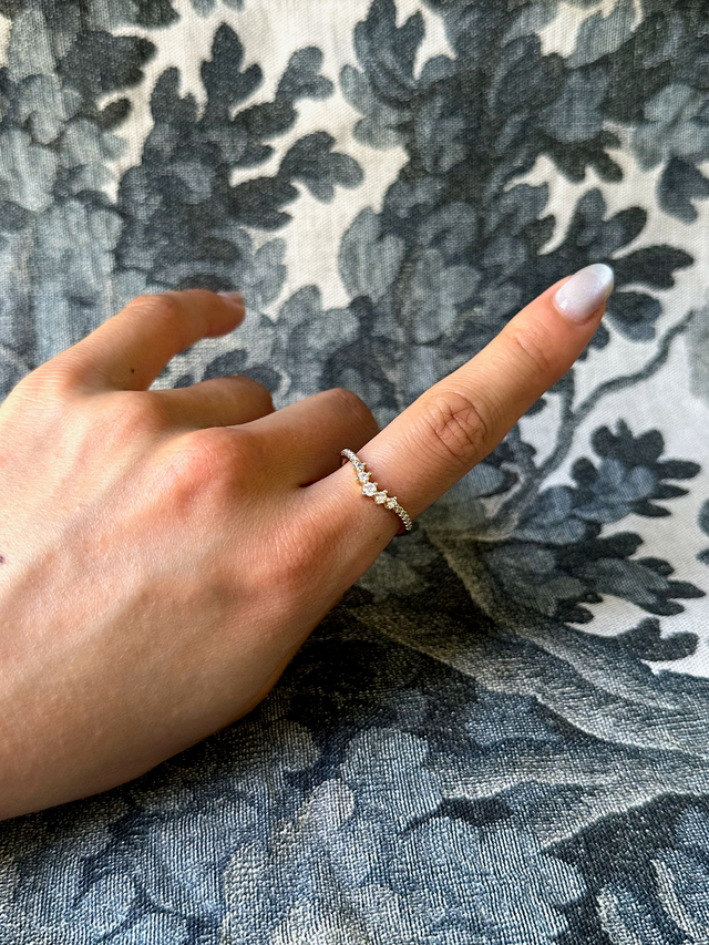 Vintage Slim V-Shaped Pavé Ring