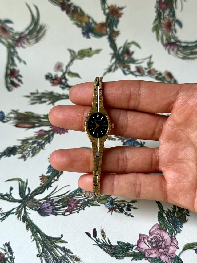 1980s Accurist Midnight black dial quartz watch