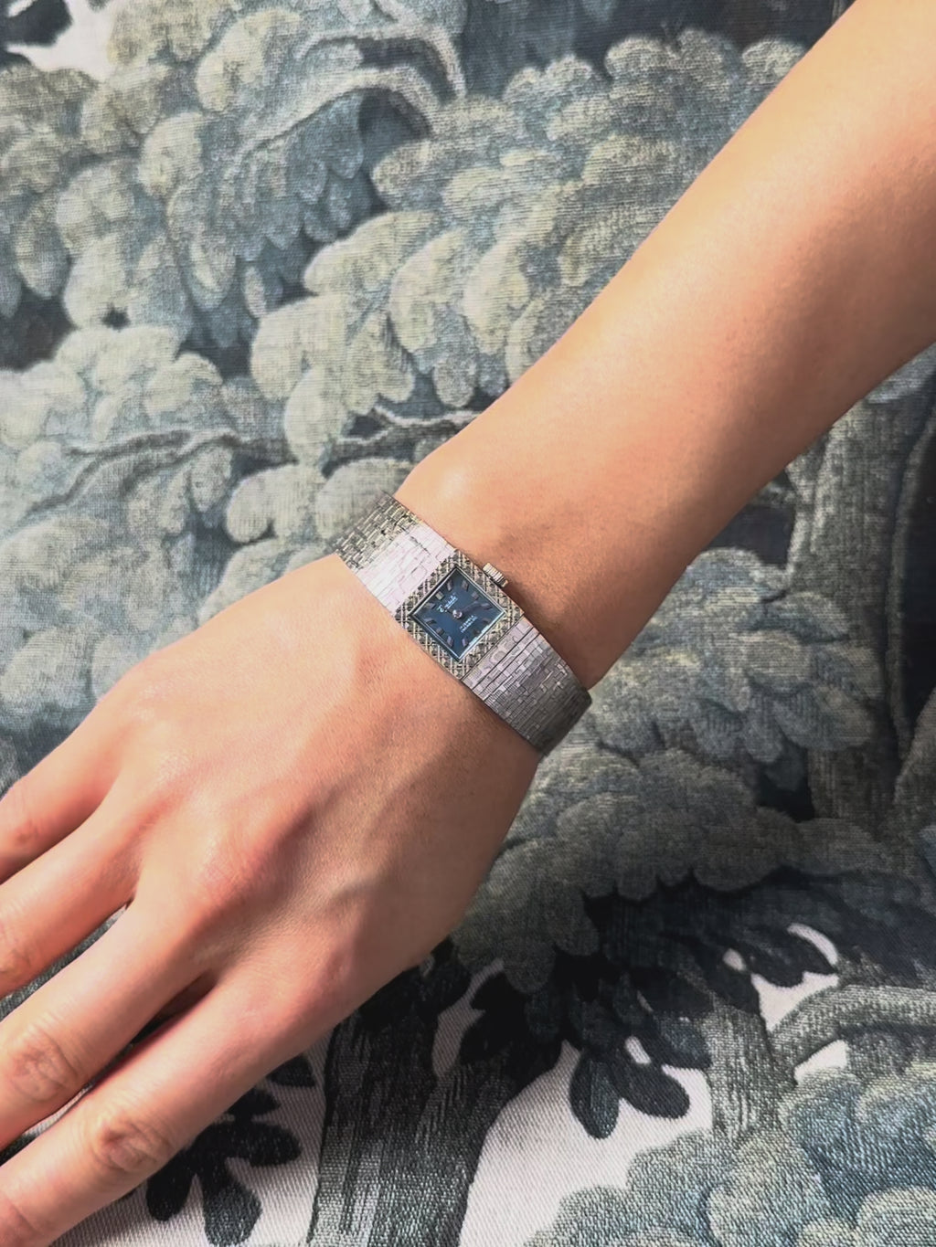 1970s Everite blue square dial silver-plated mechanical watch