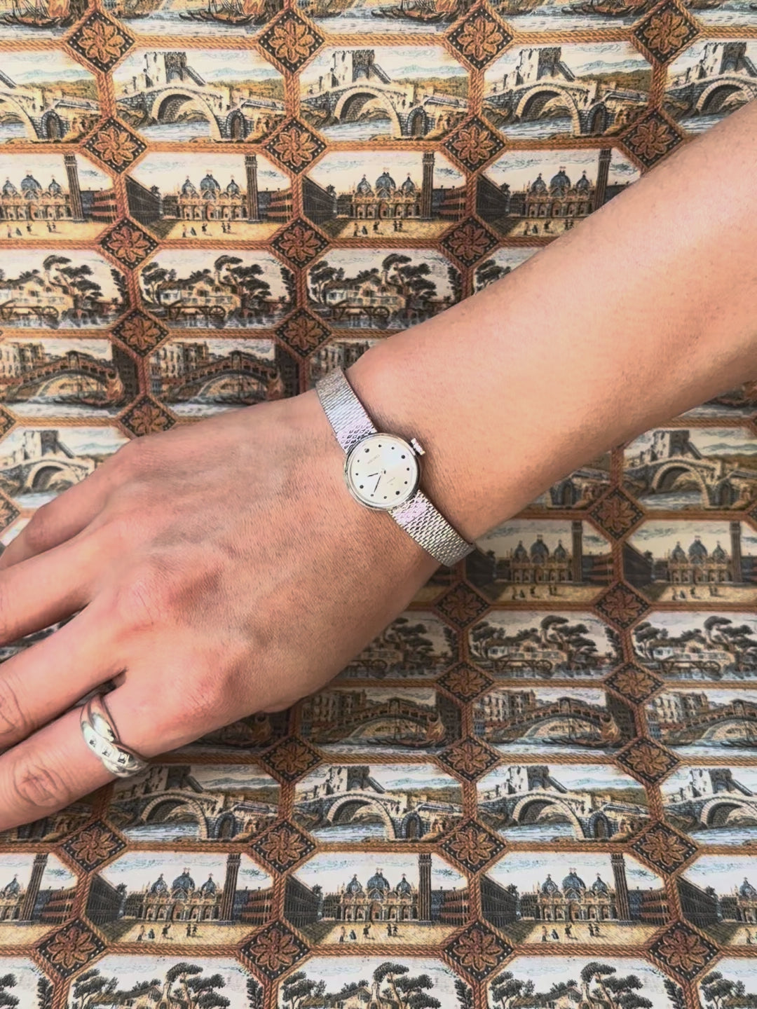 1970s Seiko 17 jewels silver-plated round mechanical watch