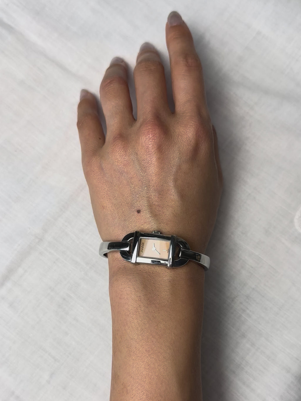 2000s Gucci pink dial silver-tone bangle quartz watch